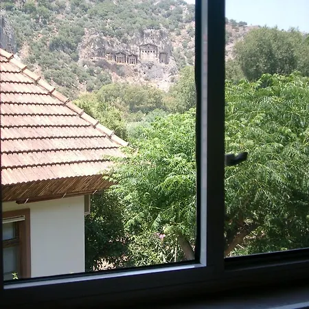 达利安旅馆 *